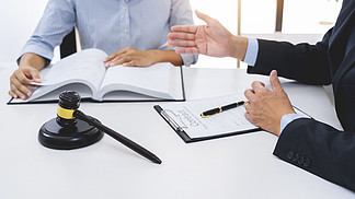 专业秘书律师 融合信托、公证与法律服务理念，赋能企业合同咨询