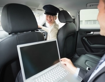 老板会开车为何还要配司机与商务秘书服务？